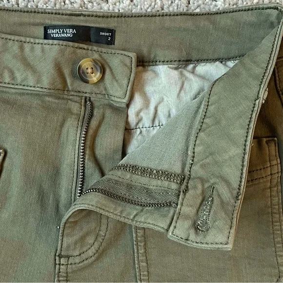 Simply Vera Vera Wang Green Shorts Size 2 Medium Rise Pockets Button Zip Closure - Picture 4 of 10